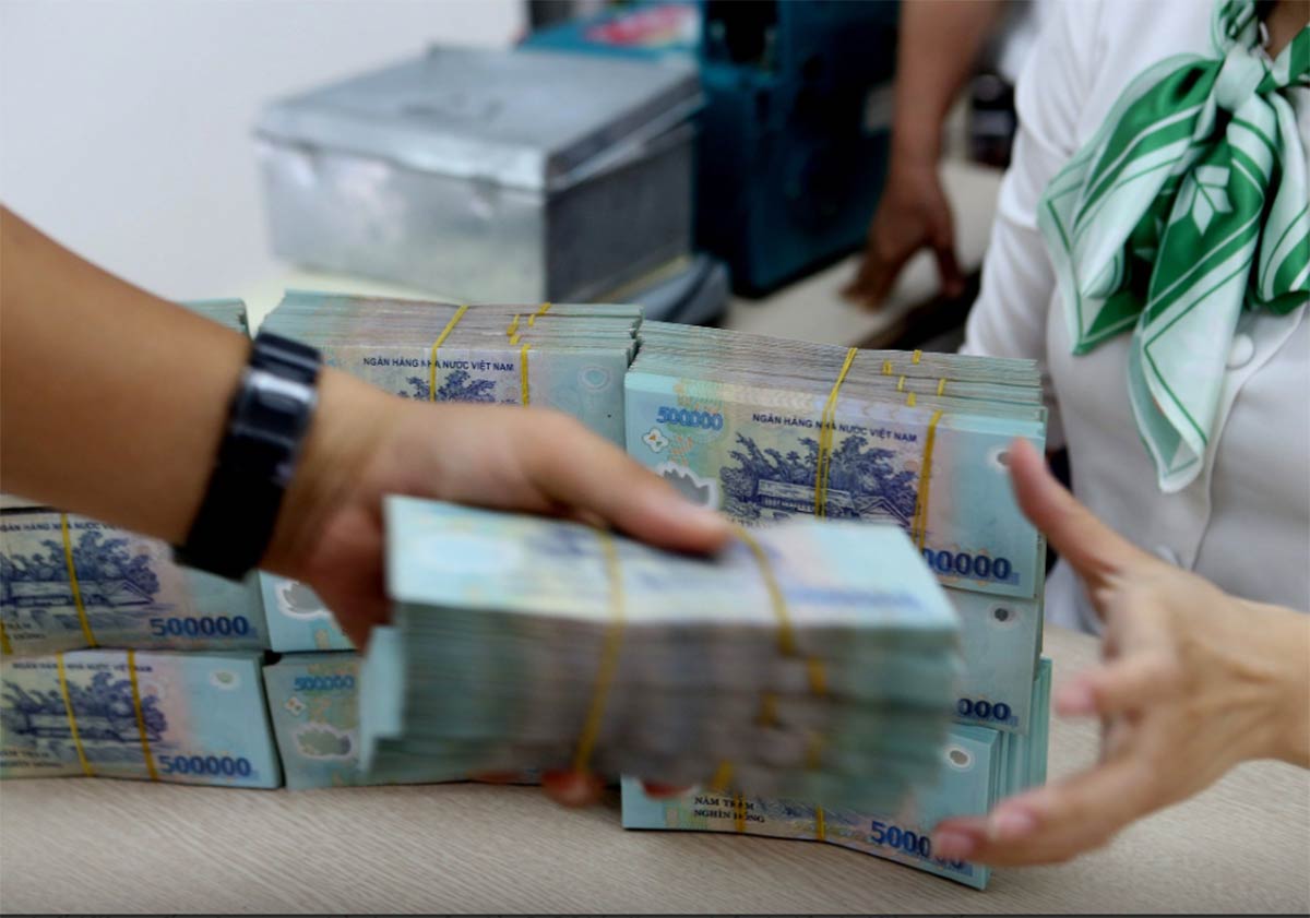 Áp lực lớn nhưng dự địa hạn hẹp: Giảm lãi suất là "bài toán khó" Áp lực lớn nhưng dự địa hạn hẹp: Giảm lãi suất là "bài toán khó"