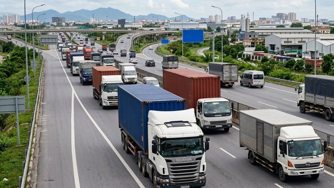 Giá xăng dầu liên tục tăng mạnh: Chuỗi logistics chịu áp lực, mặt bằng giá cả sớm lên mức mới Giá xăng dầu liên tục tăng mạnh: Chuỗi logistics chịu áp lực, mặt bằng giá cả sớm lên mức mới