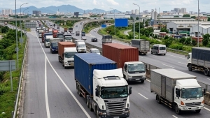 Giá xăng dầu liên tục tăng mạnh: Chuỗi logistics chịu áp lực, mặt bằng giá cả sớm lên mức mới