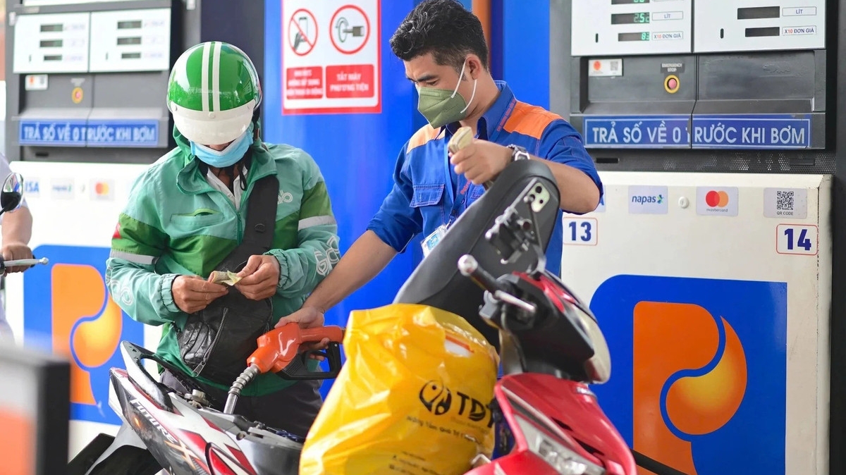 Giá xăng dầu đồng loạt giảm mạnh kỳ từ 22 giờ ngày 11/3