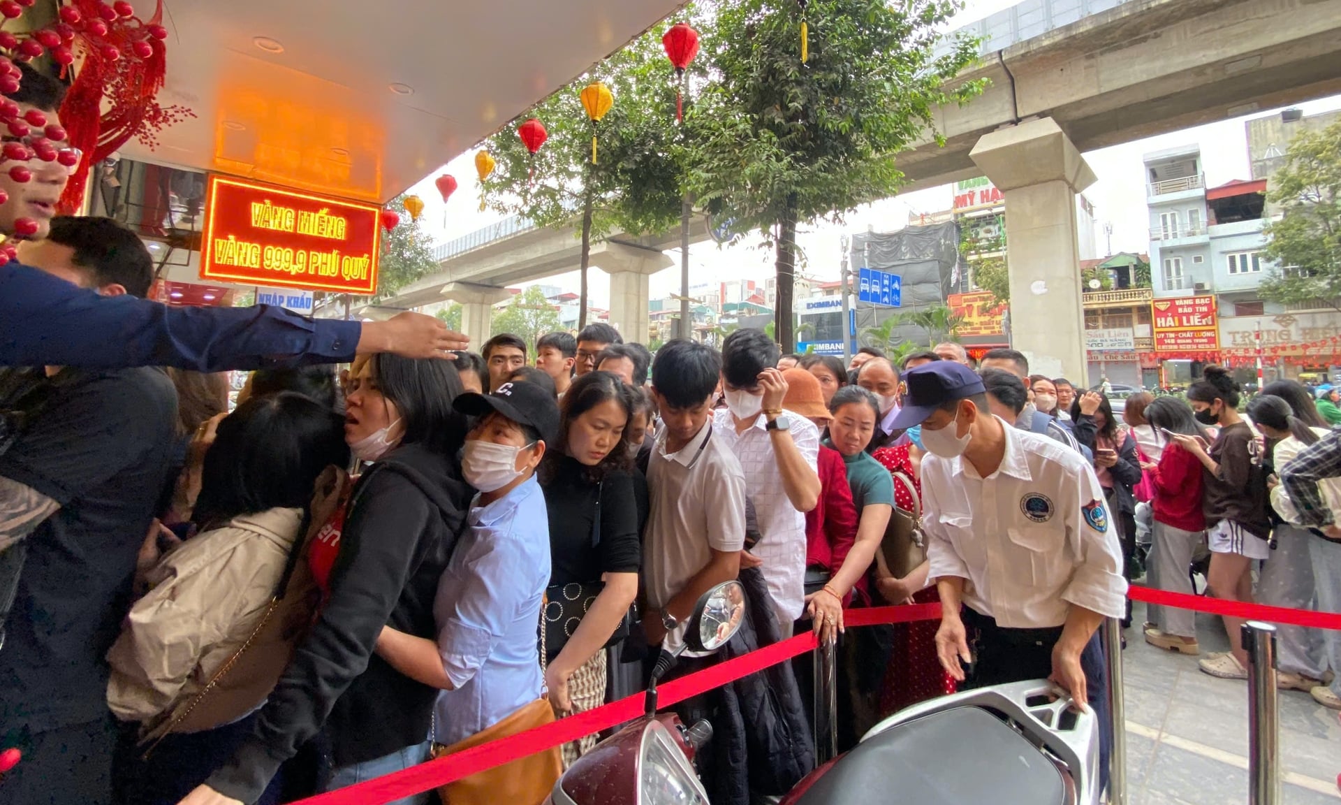 Giá vàng đảo chiều tăng ngược trở lại hơn 2 triệu/lượng