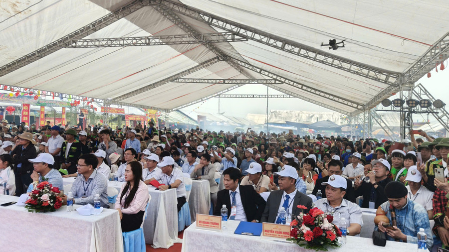 Lưu giữ sắc màu văn hóa Tày, Nùng từ lễ hội Lồng Tồng ở Tây Nguyên