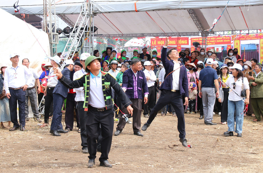 Lưu giữ sắc màu văn hóa Tày, Nùng từ lễ hội Lồng Tồng ở Tây Nguyên