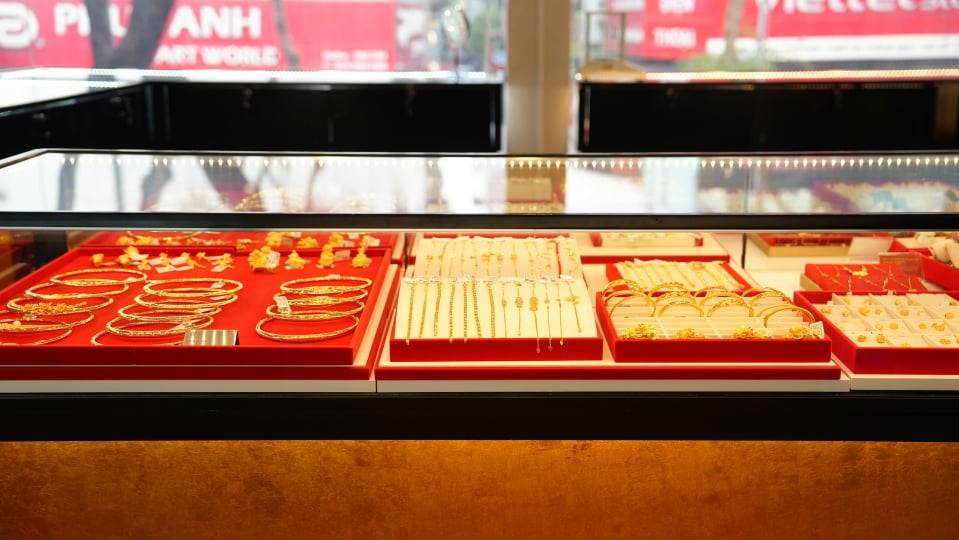 Giá vàng đảo chiều tăng ngược trở lại hơn 2 triệu/lượng