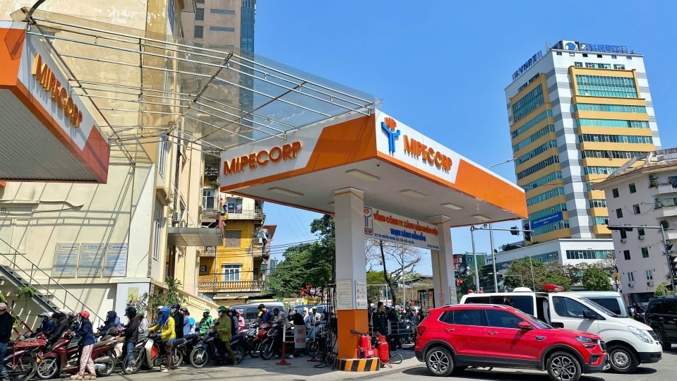 Bộ Tài chính đề xuất giảm 50% thuế bảo vệ môi trường đối với xăng, dầu