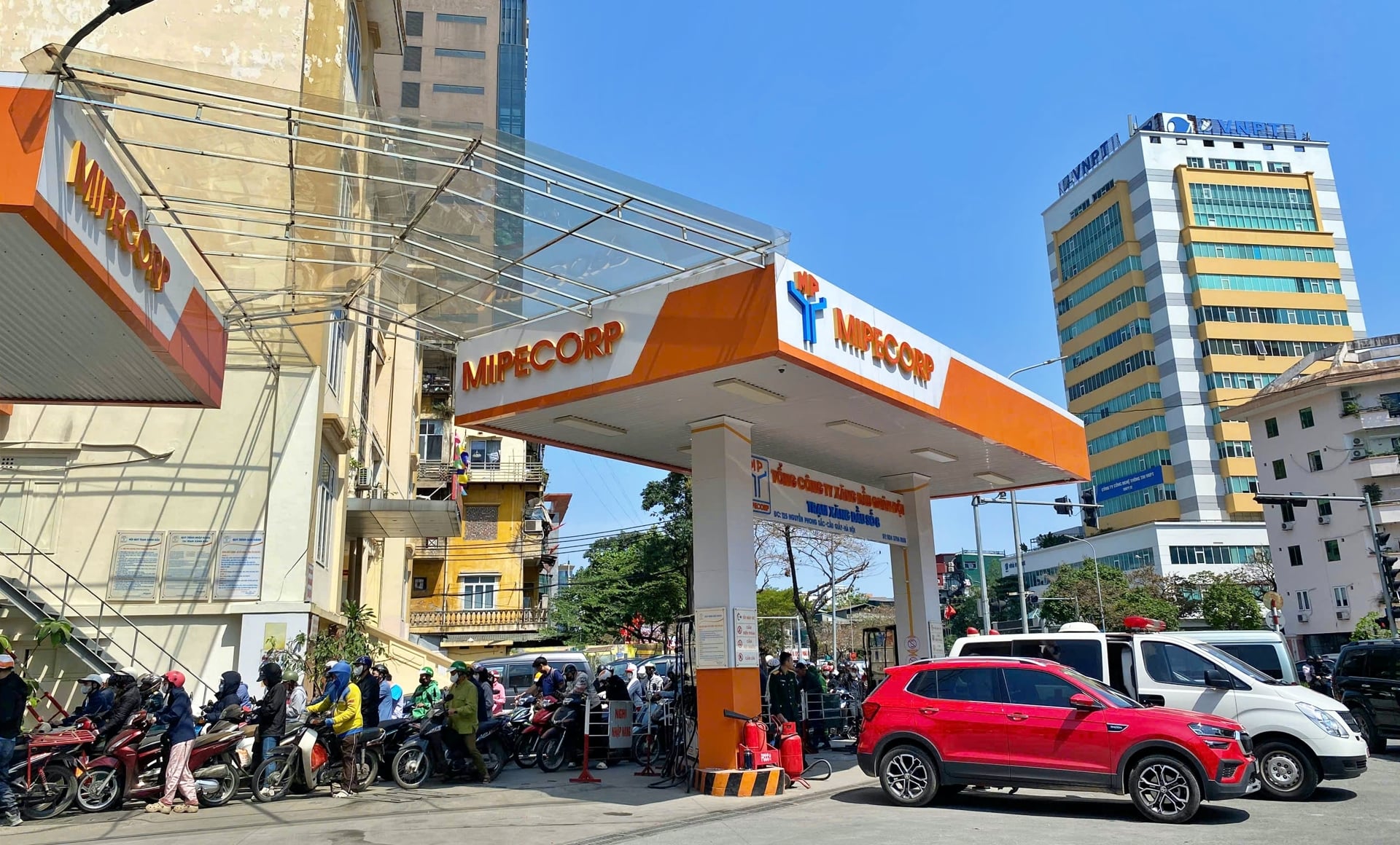 Bộ Tài chính đề xuất giảm 50% thuế bảo vệ môi trường đối với xăng, dầu Bộ Tài chính đề xuất giảm 50% thuế bảo vệ môi trường đối với xăng, dầu