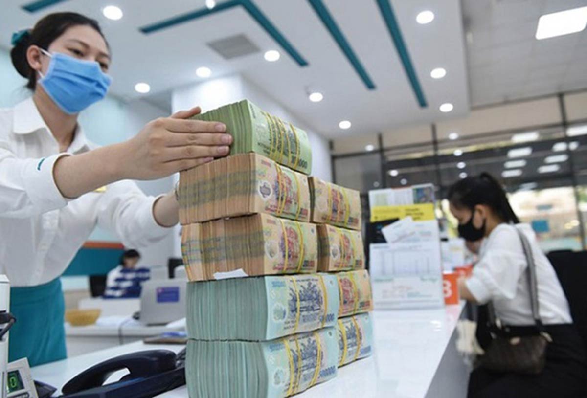 Lãi suất tăng và rủi ro tích tụ trong mỗi ngân hàng