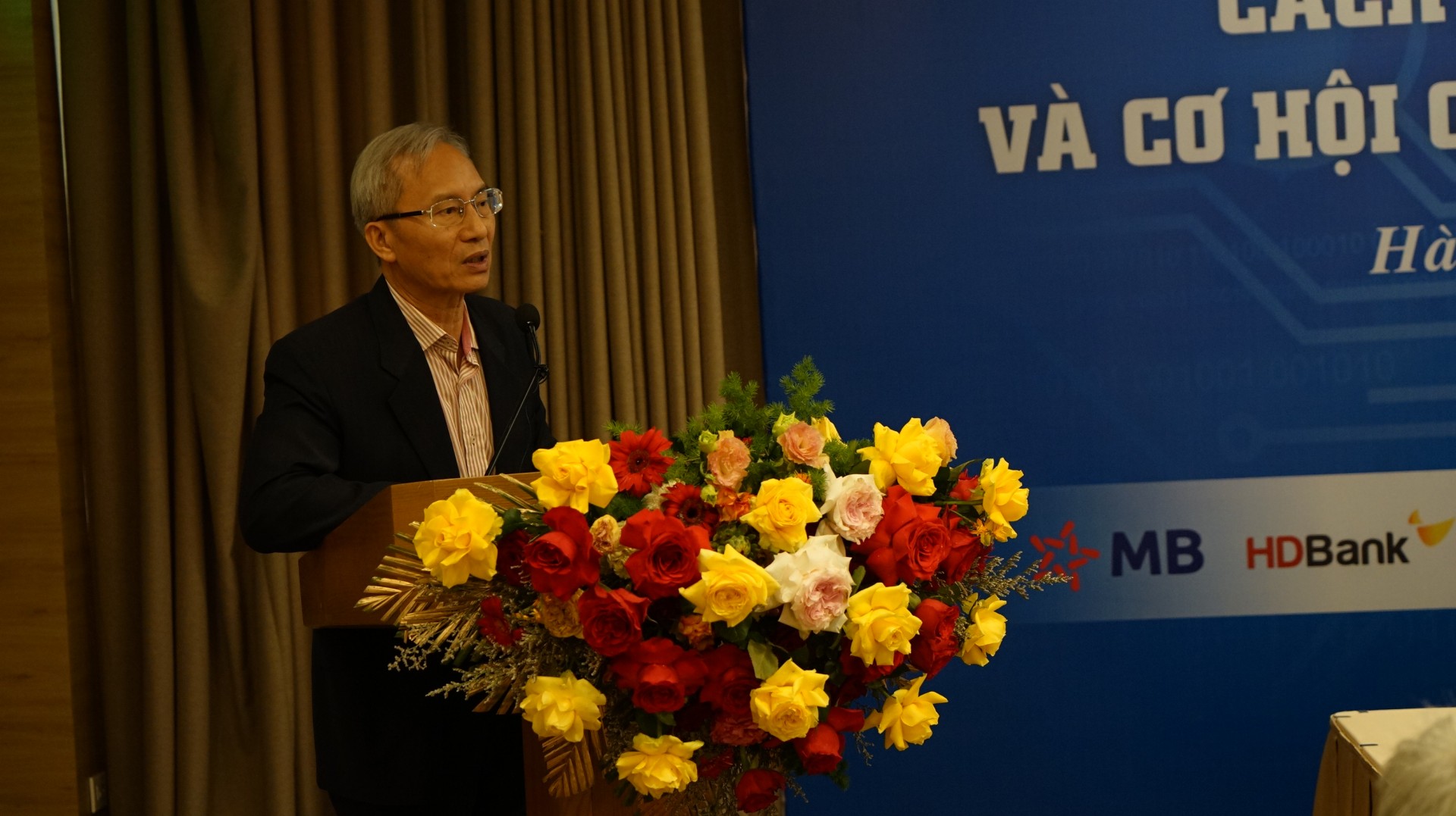 CẬP NHẬT: Tọa đàm "Cách mạng công nghiệp 4.0 và cơ hội cho ngành bán lẻ Việt Nam"