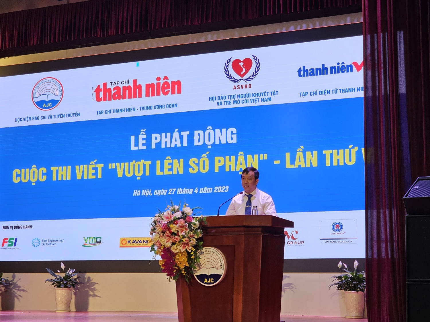 Tạp chí Thanh Niên tổ chức cuộc thi viết "Vượt lên số phận" lần thứ VI Tạp chí Thanh Niên tổ chức cuộc thi viết "Vượt lên số phận" lần thứ VI