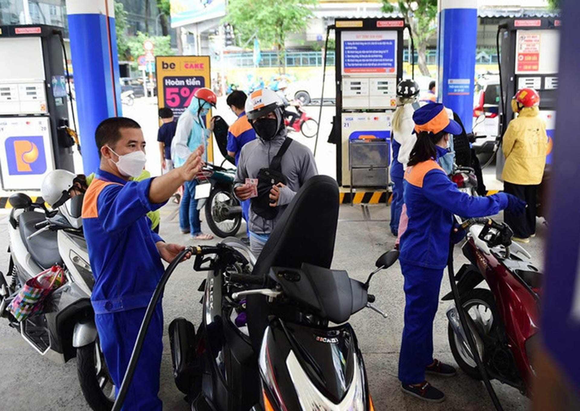 Giá xăng RON 95 và dầu diesel cùng tăng