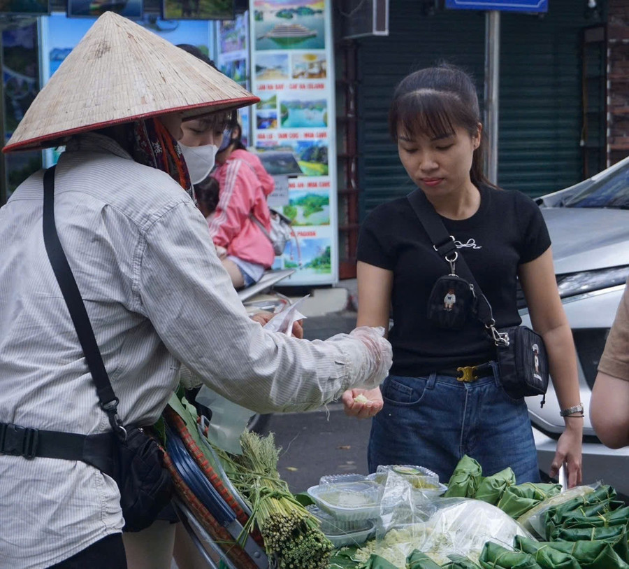 Ẩm thực đường phố: 'Hơi thở' một Hà Nội… rất riêng