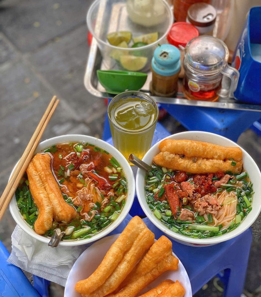 Ẩm thực đường phố: 'Hơi thở' một Hà Nội… rất riêng