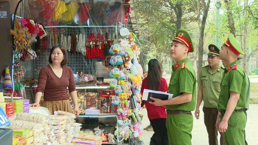 Hơn 350 gian hàng giới thiệu đặc sản Đất Tổ dịp Lễ hội Đền Hùng 2025 Hơn 350 gian hàng giới thiệu đặc sản Đất Tổ dịp Lễ hội Đền Hùng 2025