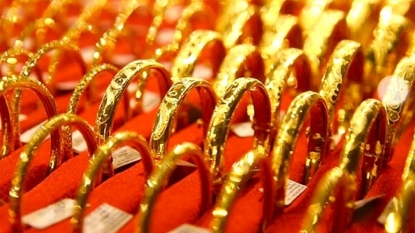 Giá vàng "phá nóc" sau tin ông Trump áp thuế ồ ạt