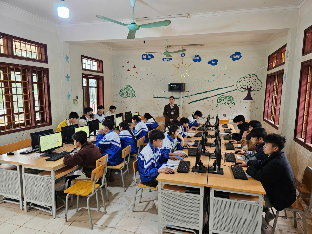 Hàng ngàn học sinh trên cả nước tham gia thi thử tốt nghiệp THPT môn Toán Hàng ngàn học sinh trên cả nước tham gia thi thử tốt nghiệp THPT môn Toán