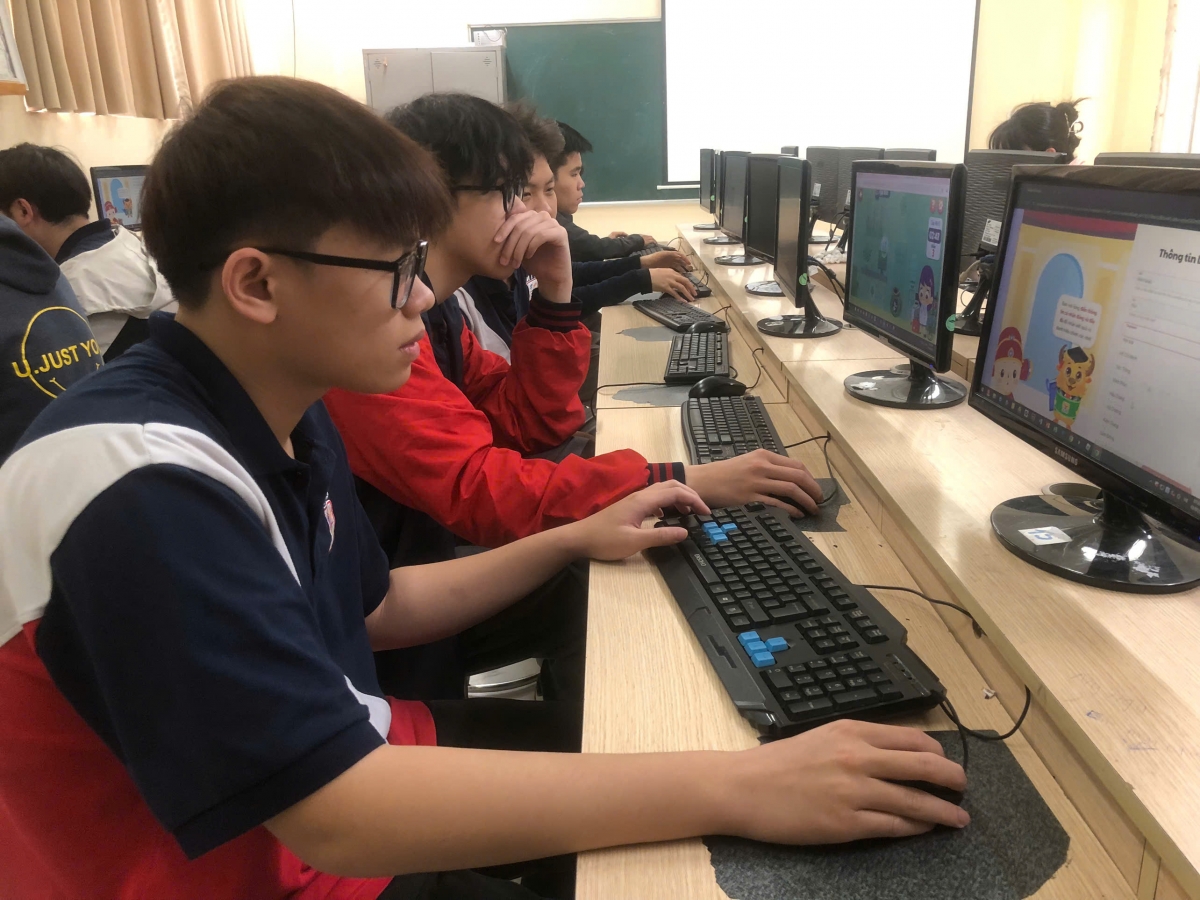 Hàng ngàn học sinh trên cả nước tham gia thi thử tốt nghiệp THPT môn Toán Hàng ngàn học sinh trên cả nước tham gia thi thử tốt nghiệp THPT môn Toán