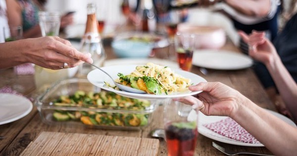 Ăn sau 7 giờ tối có thực sự gây tăng cân?