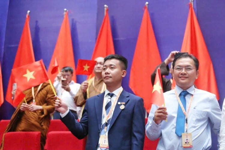 Quang Linh Vlogs: Hành trình từ thợ xây châu Phi, lấn sân kinh doanh rồi bị bắt Quang Linh Vlogs: Hành trình từ thợ xây châu Phi, lấn sân kinh doanh rồi bị bắt