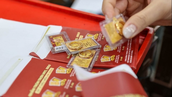 Giá vàng nhẫn lại vượt mốc 100 triệu/lượng, nín thở chờ diễn biến mới