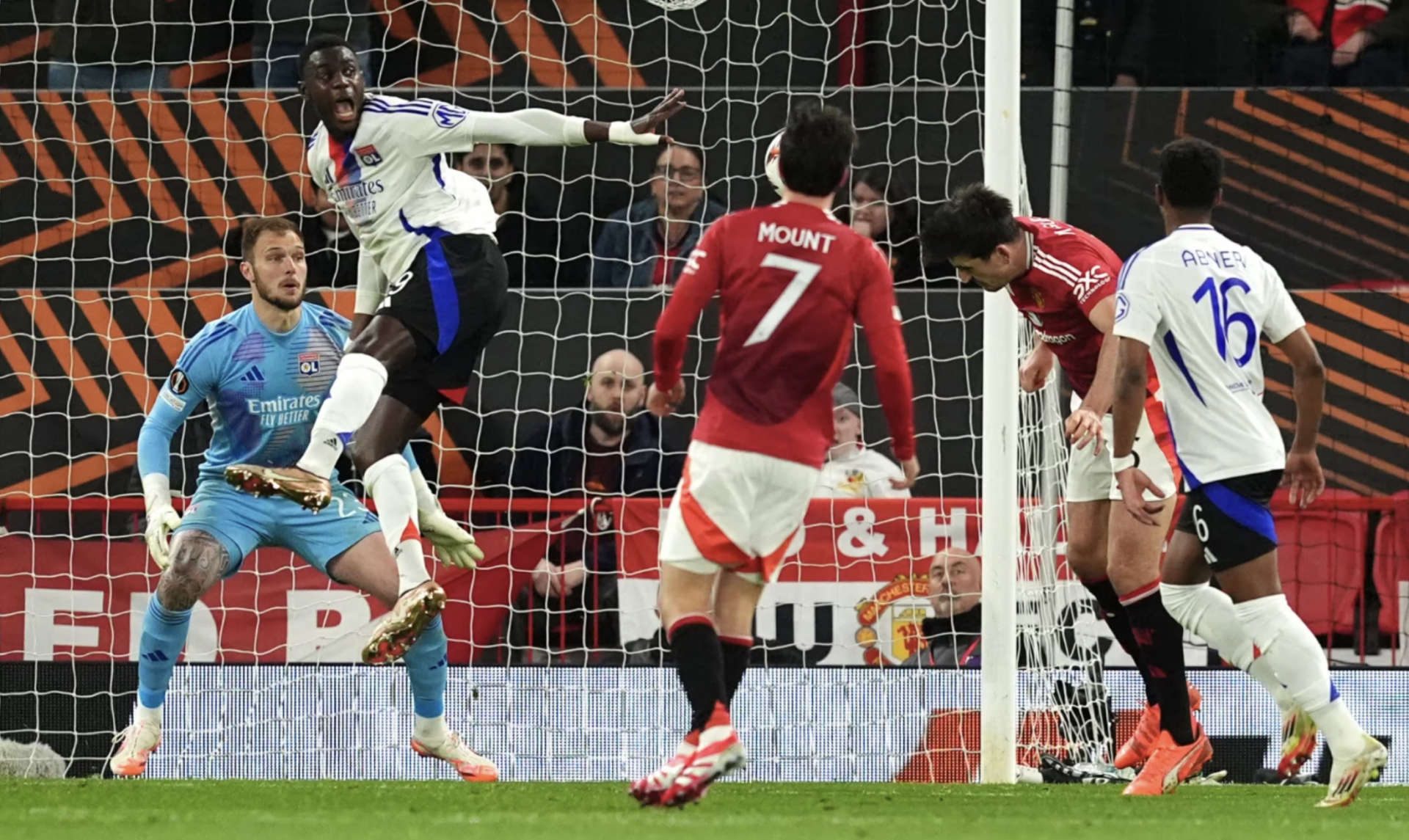 Man Utd tạo địa chấn phút 120, vào bán kết Europa League Man Utd tạo địa chấn phút 120, vào bán kết Europa League