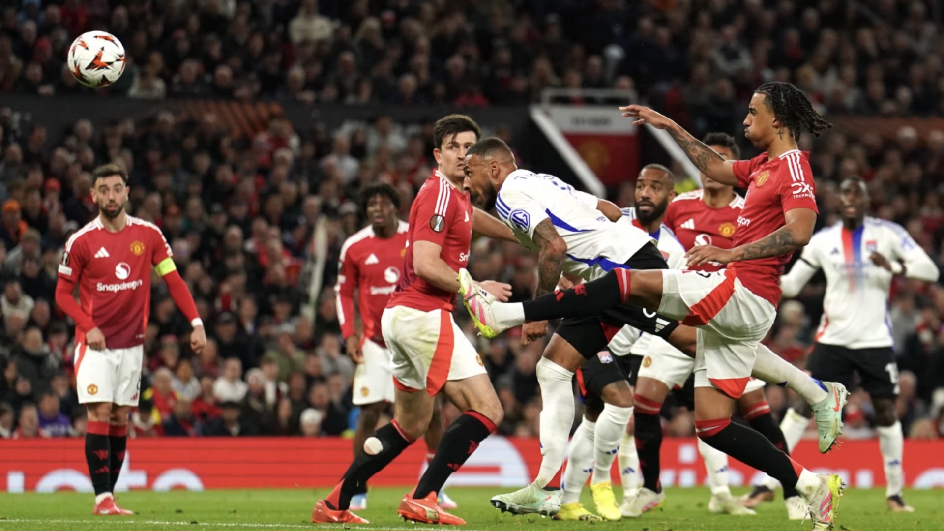 Man Utd tạo địa chấn phút 120, vào bán kết Europa League