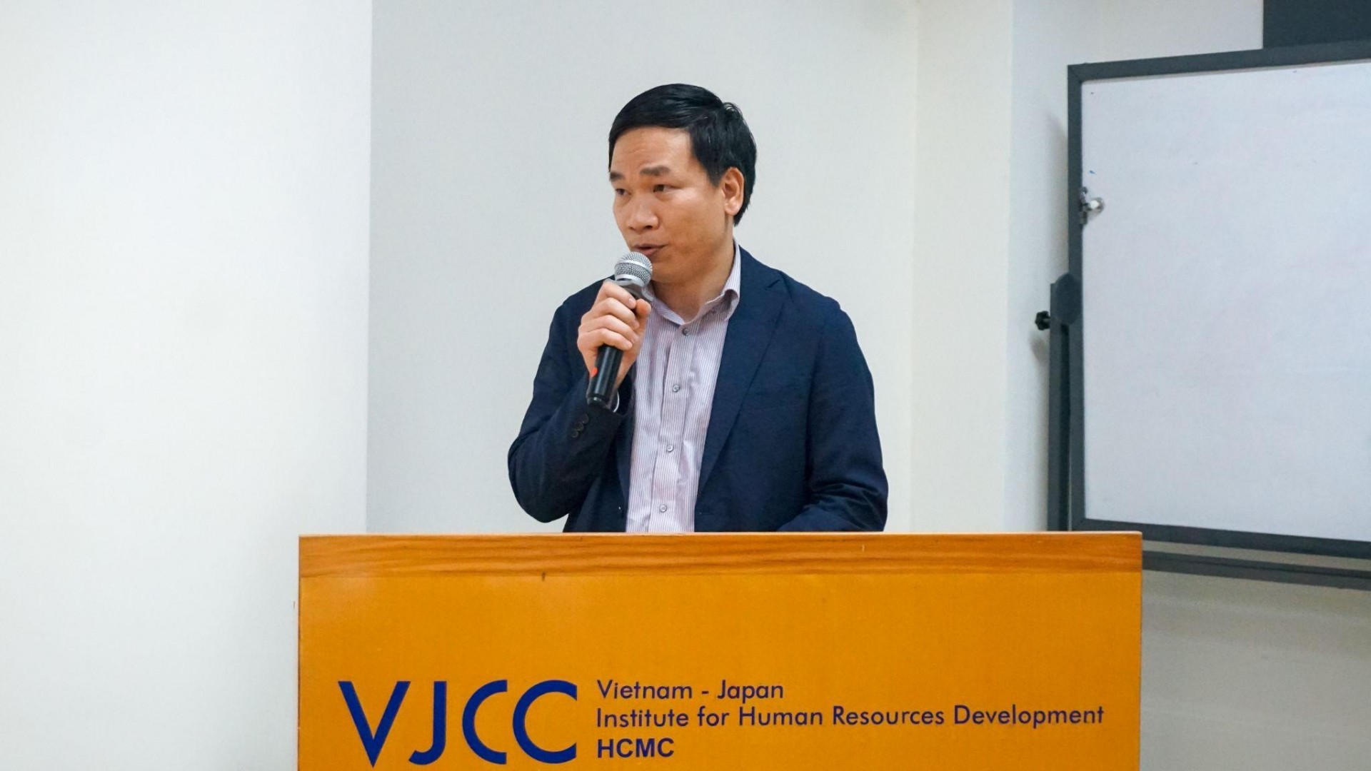 “Vương đạo kinh doanh” – Tư tưởng lãnh đạo khai sáng cho doanh nghiệp tương lai “Vương đạo kinh doanh” – Tư tưởng lãnh đạo khai sáng cho doanh nghiệp tương lai