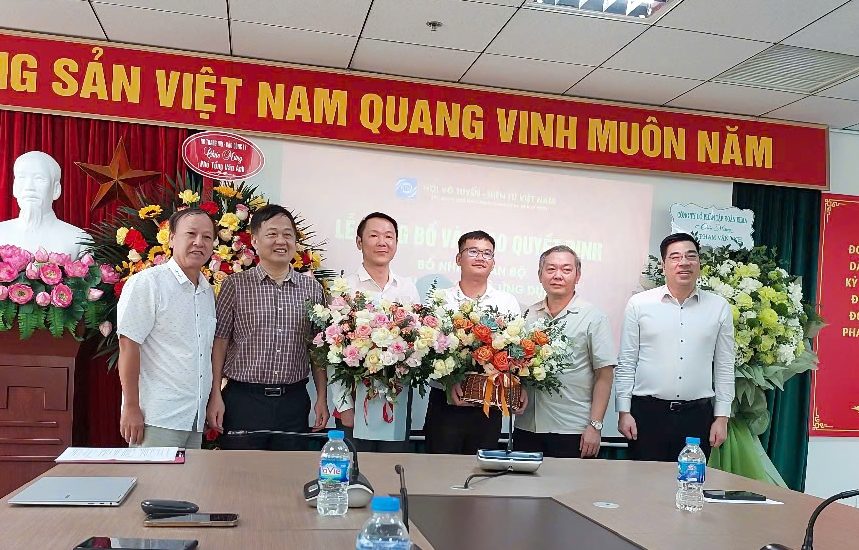 Nhà báo Phạm Văn Anh được bổ nhiệm làm Phó Tổng Biên tập Tạp chí Điện tử và Ứng dụng