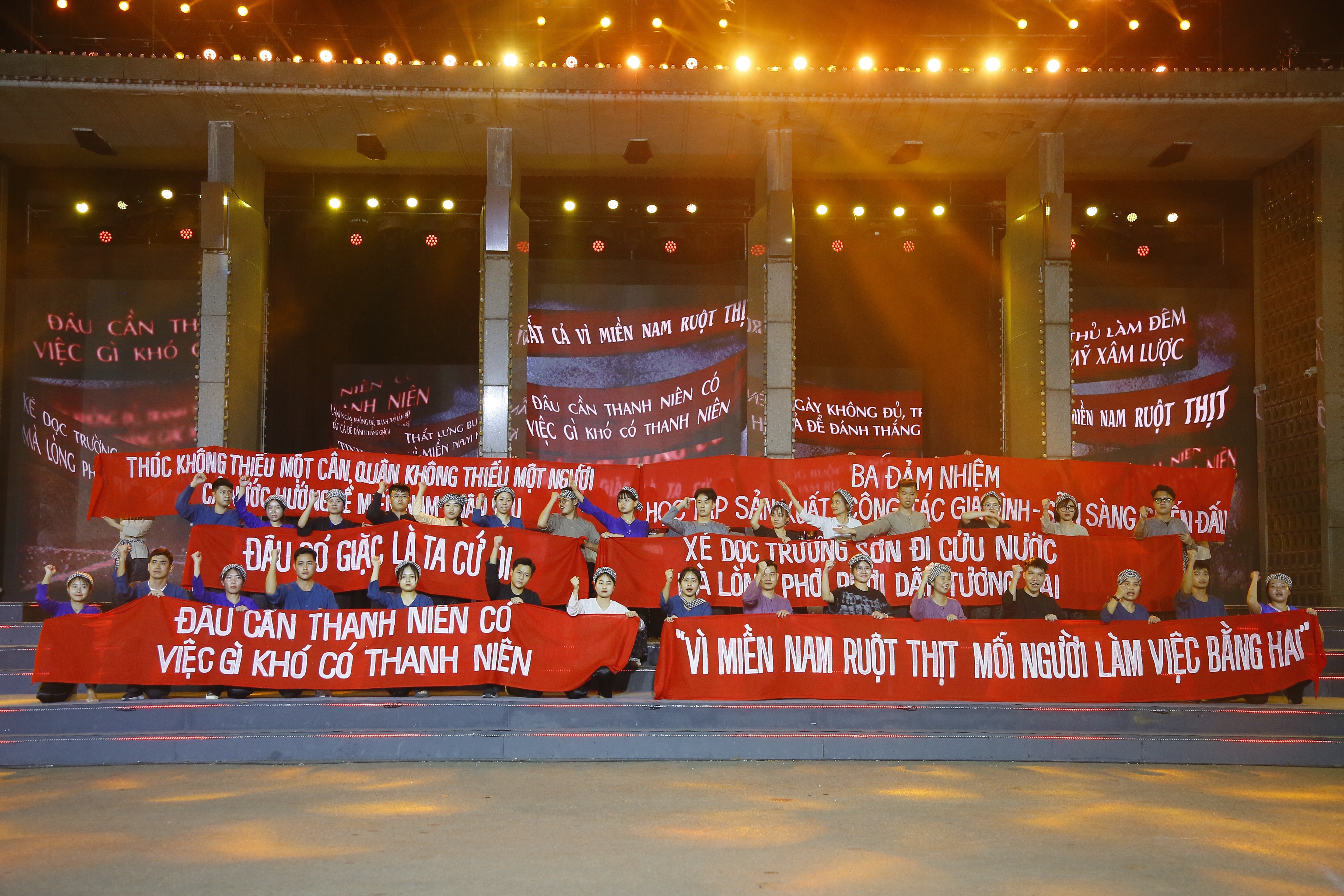 Tối nay (27/4), ba miền Tổ quốc hội tụ trong cầu truyền hình Tối nay (27/4), ba miền Tổ quốc hội tụ trong cầu truyền hình