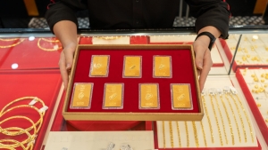 Giá vàng hôm nay 1/4: Vàng miếng tăng chạm mốc 178 triệu/lượng