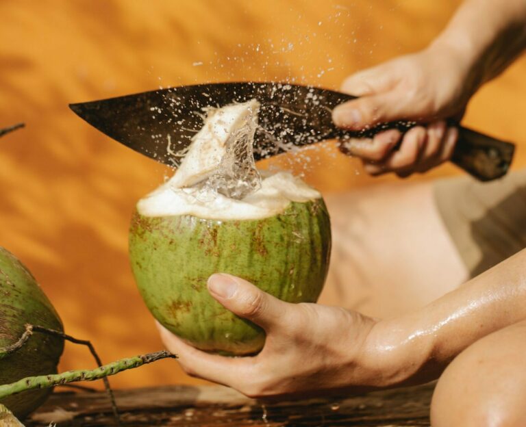 Thời điểm "vàng" uống nước dừa làm đẹp da