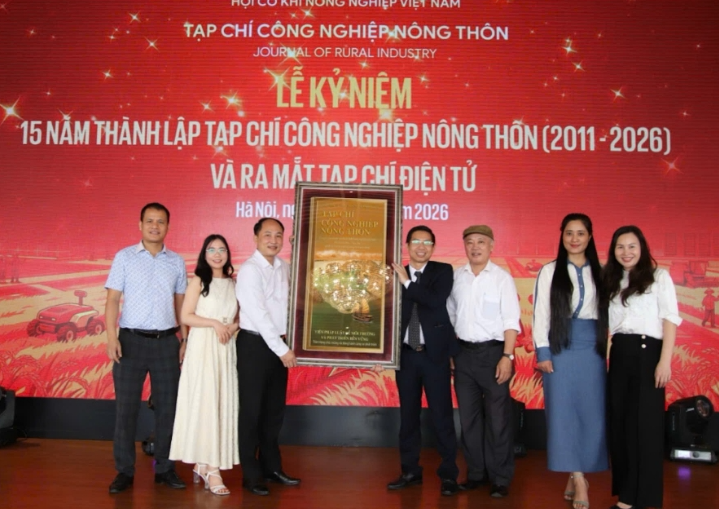 Tạp chí Công nghiệp Nông thôn kỷ niệm 15 năm thành lập và ra mắt Tạp chí điện tử Tạp chí Công nghiệp Nông thôn kỷ niệm 15 năm thành lập và ra mắt Tạp chí điện tử