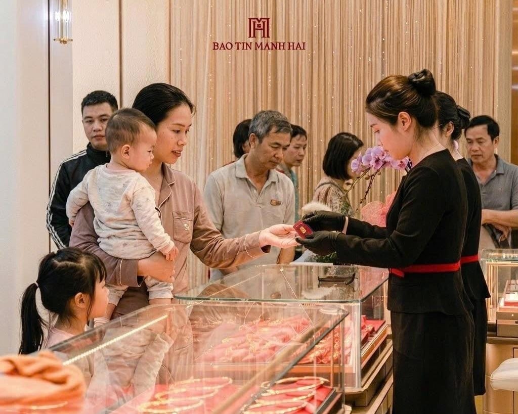 Giá vàng hôm nay 8/4: Vàng nhẫn liên tục đảo chiều, rủi ro chờ phía trước Giá vàng hôm nay 8/4: Vàng nhẫn liên tục đảo chiều, rủi ro chờ phía trước