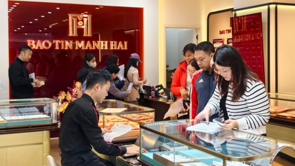 Giá vàng hôm nay 8/4: Vàng nhẫn liên tục đảo chiều, rủi ro chờ phía trước