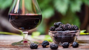 Cách dưỡng trắng da từ quả dâu tằm