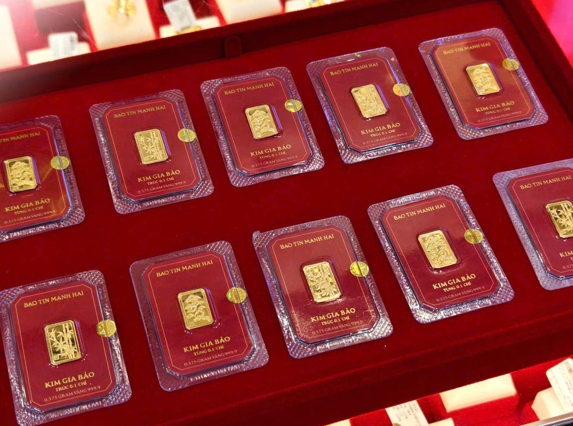 Giá vàng hôm nay 15/4: Vàng miếng giữ mức 173 triệu/lượng Giá vàng hôm nay 15/4: Vàng miếng giữ mức 173 triệu/lượng