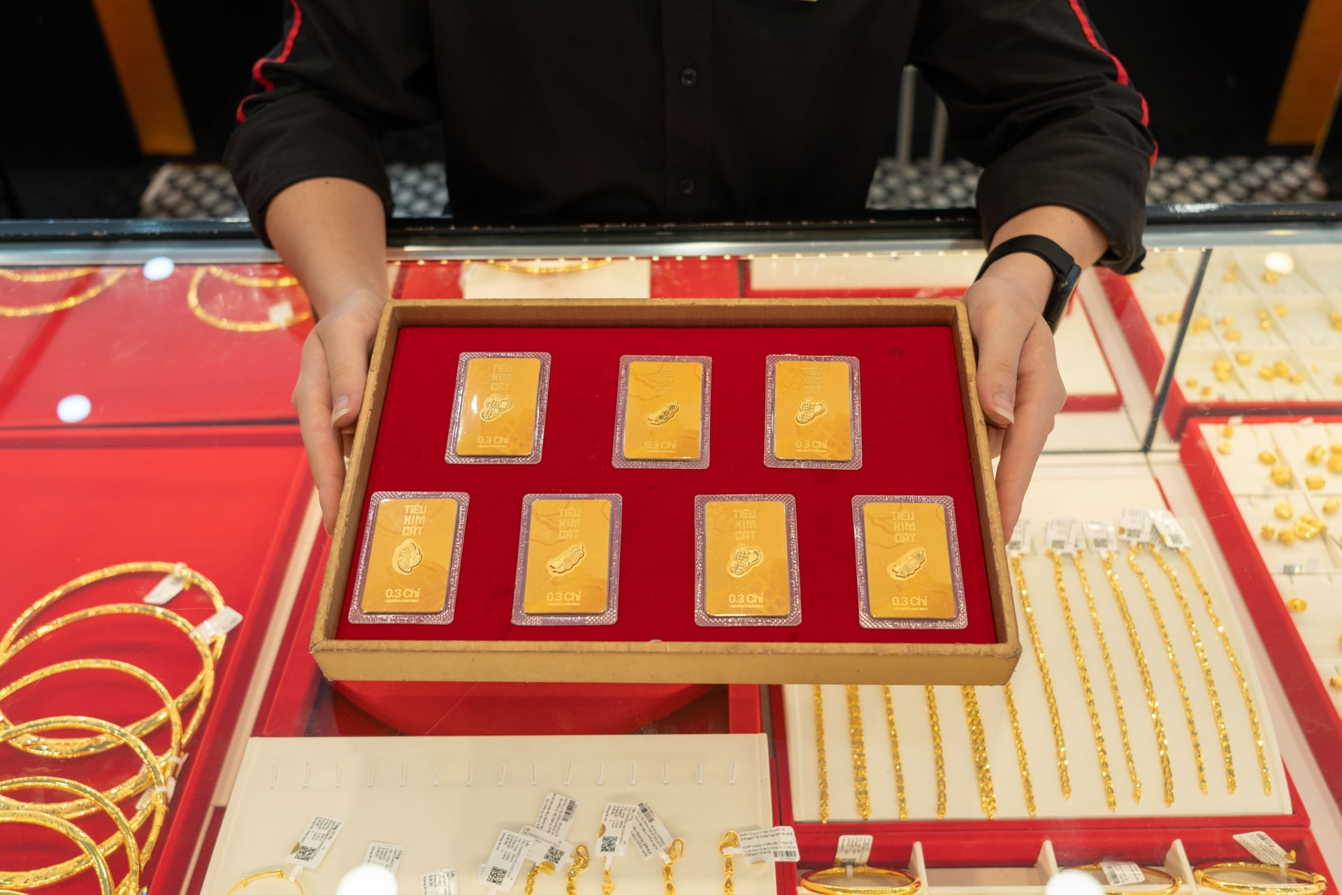 Giá vàng hôm nay 20/4: Vàng miếng đảo chiều, tăng trở lại