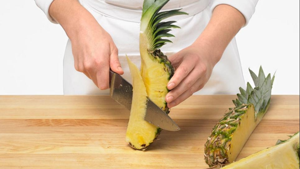 Lý do bạn không nên bỏ phí lõi dứa