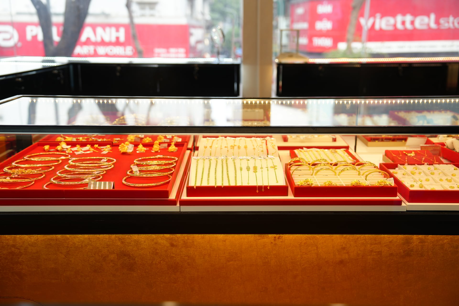 Giá vàng hôm nay 23/4: Vàng miếng SJC tái chiếm mốc 170 triệu/lượng