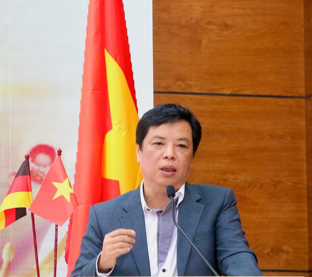 Bác sĩ giải thích về nguy cơ cục máu đông sau tiêm vaccine AstraZeneca