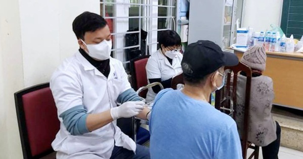 Bác sĩ giải thích về nguy cơ cục máu đông sau tiêm vaccine AstraZeneca