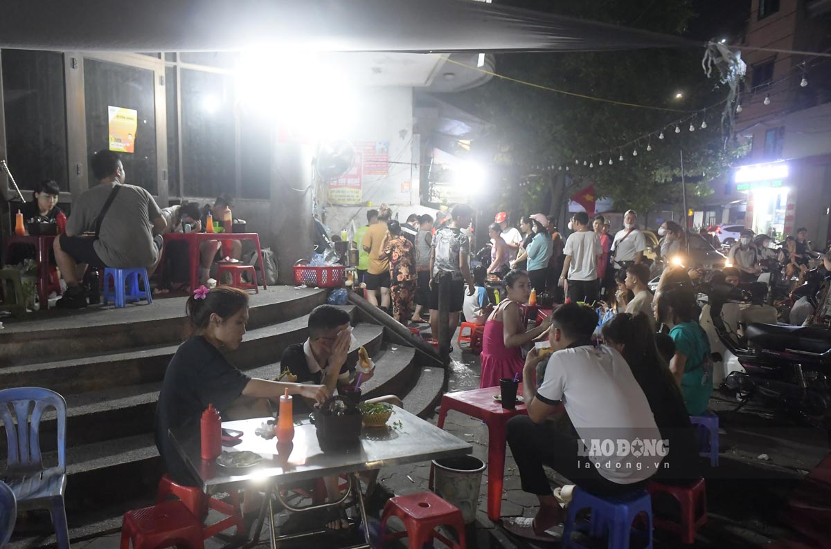 Bánh mì pate Nam Định có gì mà đông khách suốt 30 năm, ngày bán 1.000 cái?