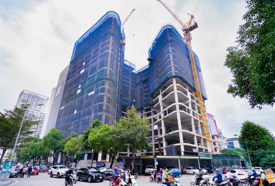 Xây dựng Hòa Bình làm gì khi nặng gánh nợ, khoản phải thu chiếm hết phần lớn tài sản?