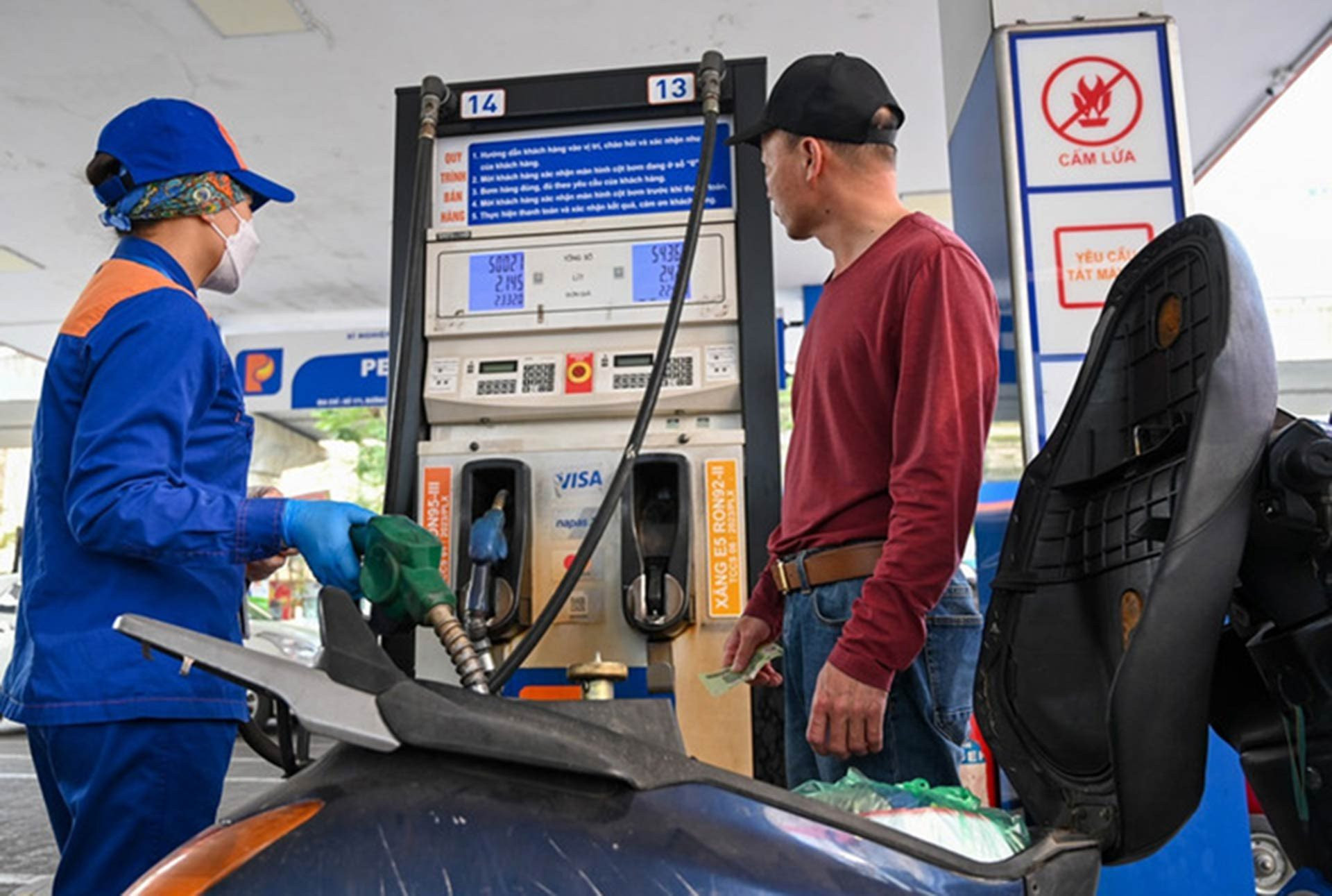 Có cần thiết duy trì Quỹ bình ổn giá xăng dầu? Có cần thiết duy trì Quỹ bình ổn giá xăng dầu?