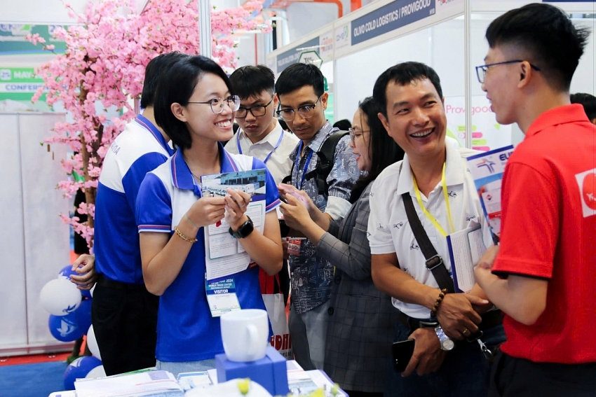 Hàng trăm doanh nghiệp Hàng trăm doanh nghiệp