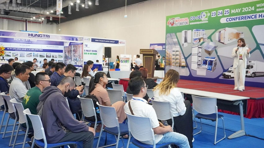 Hàng trăm doanh nghiệp Hàng trăm doanh nghiệp