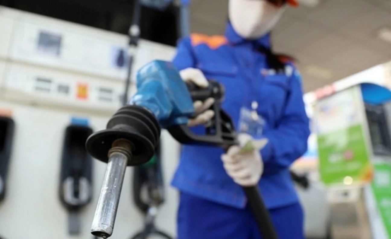 Bộ trưởng Bộ Tài chính: "Không thể không đánh thuế TTĐB với xăng" Bộ trưởng Bộ Tài chính: "Không thể không đánh thuế TTĐB với xăng"