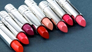 Dùng son môi nhiều có ảnh hưởng đến sức khỏe không?