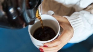 Uống cà phê khi đói: Lợi và hại cần cân nhắc