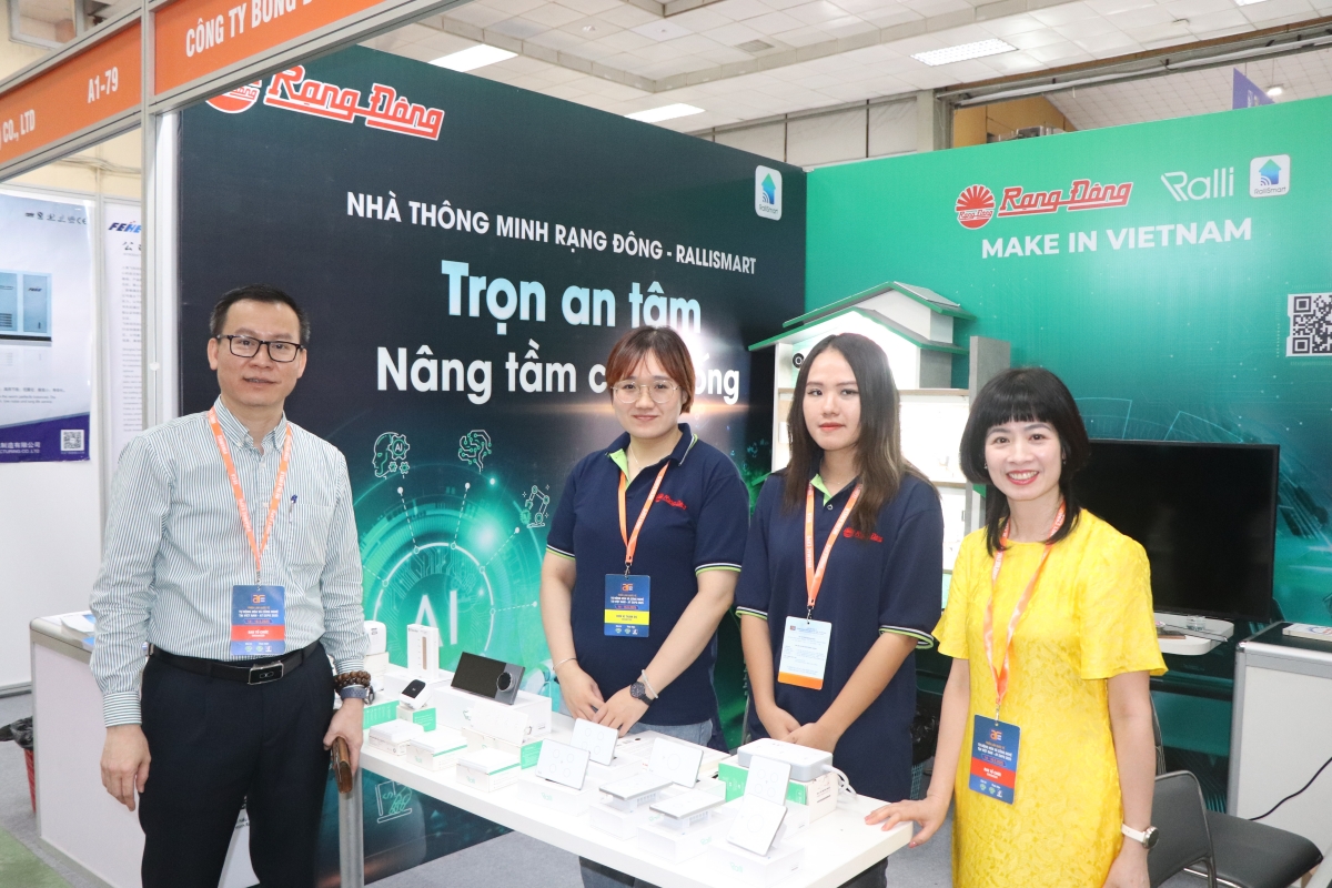 Công ty Cổ phần Bóng đèn Phíc nước Rạng Đông. Ảnh: Hoàng Tùng Công ty Cổ phần Bóng đèn Phíc nước Rạng Đông. Ảnh: Hoàng Tùng