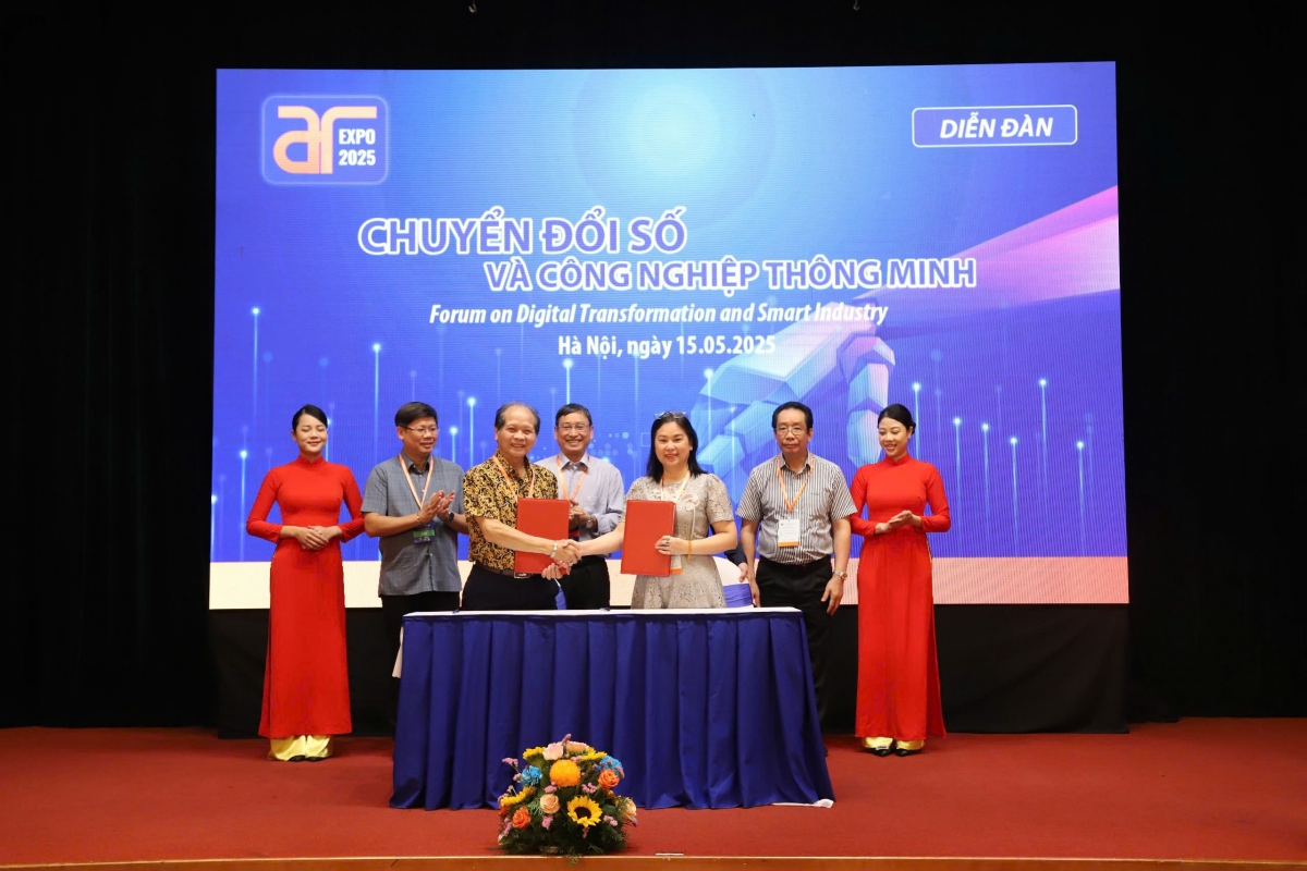 VAA ký kết hợp tác với các tổ chức, hiệp hội Việt Nam - Trung Quốc thúc đẩy phát triển công nghệ, AI và năng lượng mới VAA ký kết hợp tác với các tổ chức, hiệp hội Việt Nam - Trung Quốc thúc đẩy phát triển công nghệ, AI và năng lượng mới